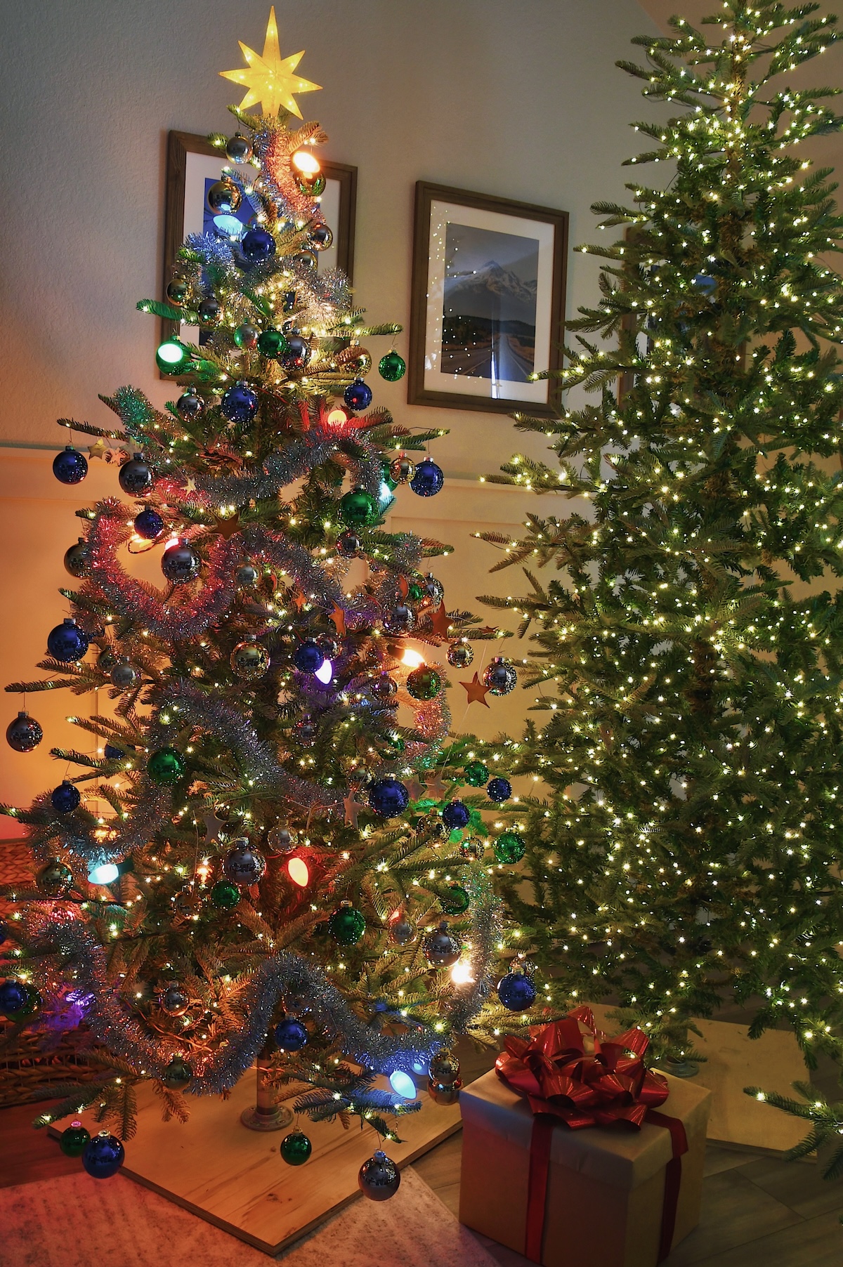 Orange Peel Star Garland on a nostalgically decorated tree.